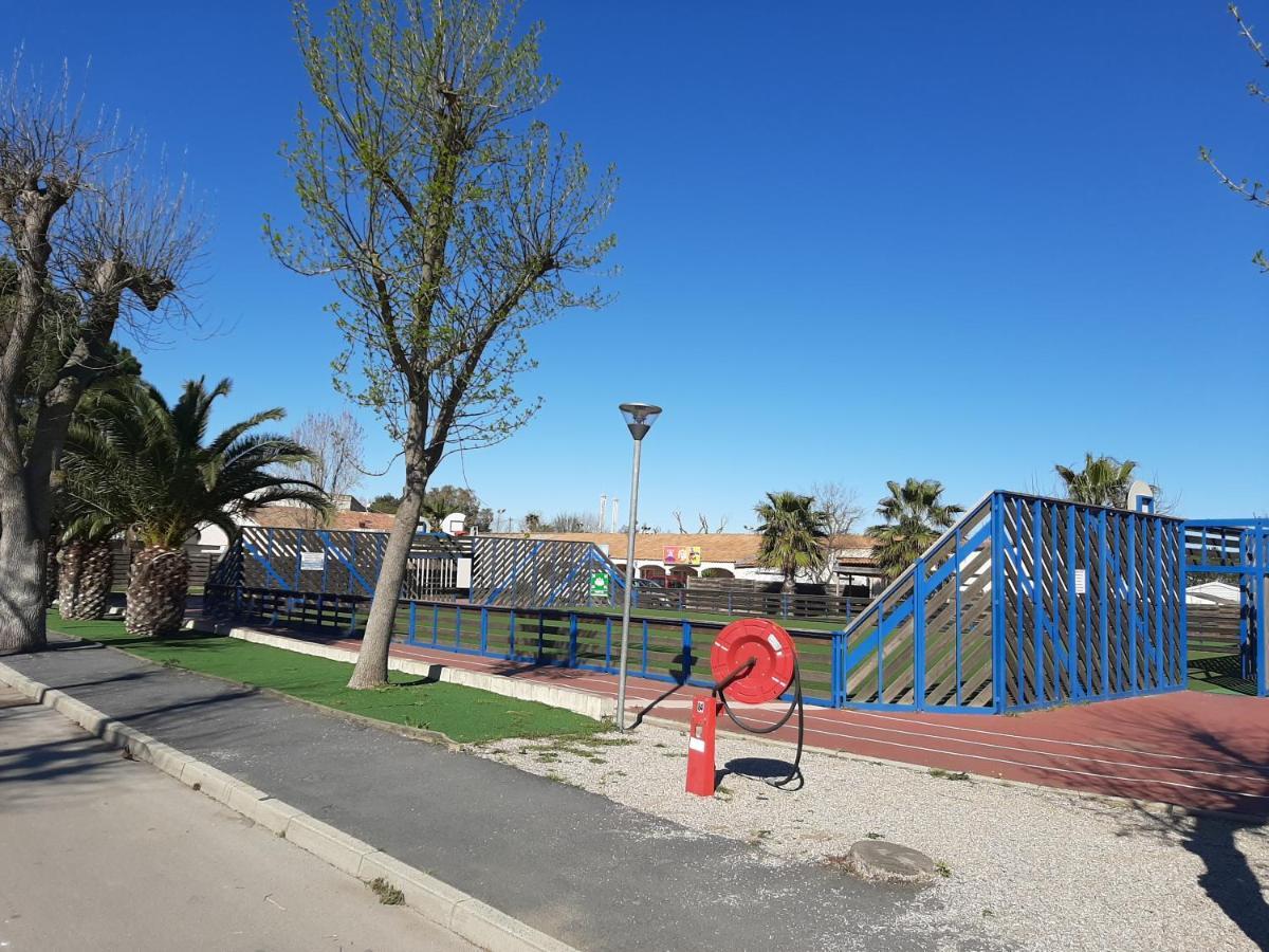 La Carabasse Cp90 Hotel Vias Exterior photo